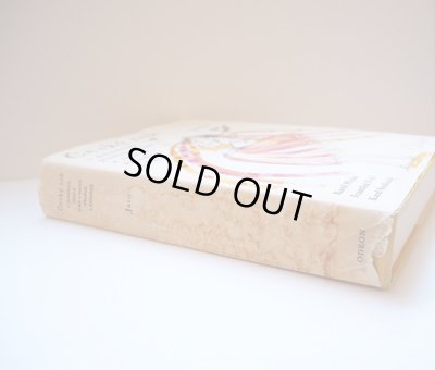 背表紙に破れと広範囲にシミがあります（厚みが約4cmあります。）