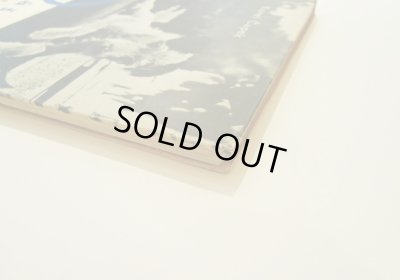 角の傷みがあります。