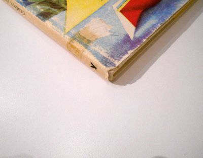 ダストカバーの傷みがあります。