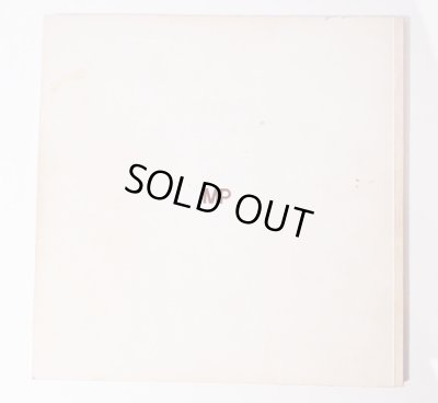 表紙の裏面：経年による汚れや色あせがあります。