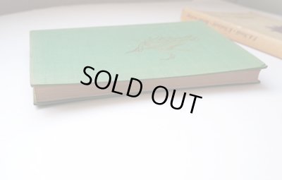 経年により表紙の反りがあります。