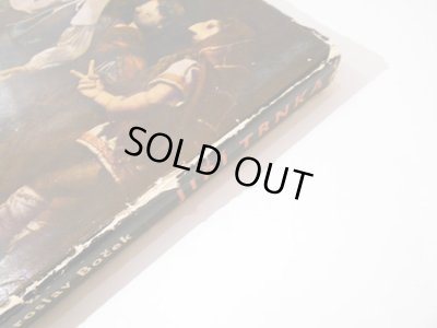 ダストカバーに破れがあります。