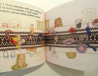 画像3: エヴァ・ヴォルフォヴァー Eva Volfova:絵 Tereza Horvathova:著 / Koicka z kavove peny(コーヒーの泡から生まれたこねこ)<チェコ絵本>