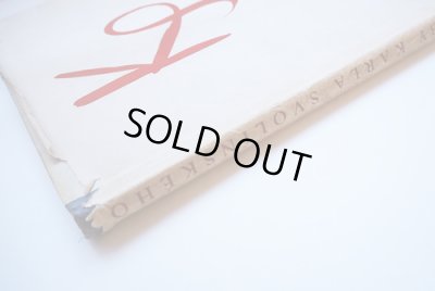 経年による背表紙の傷みと色褪せがあります。