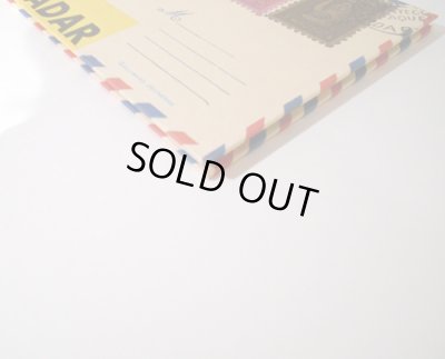 海外輸送により角にスレ傷があります。