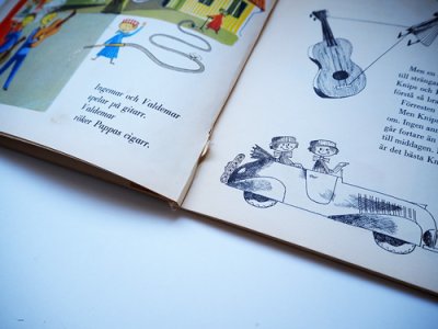 綴り部分の破れがあります。