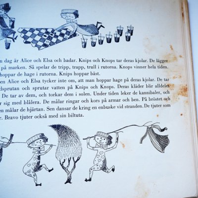 経年によりシミがあります。