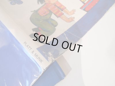 ダストカバーの破れがあります。