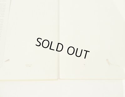 見返しページの汚れがあります。