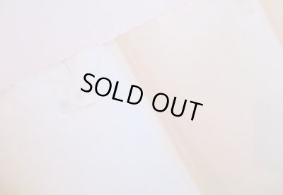 ダストカバー裏面に破れの補正痕があります。