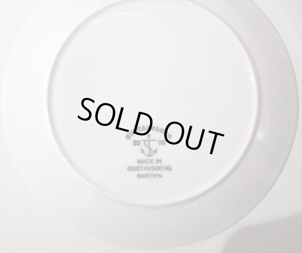 プレートの裏面です。※ ロゴの一部が薄くなっています。