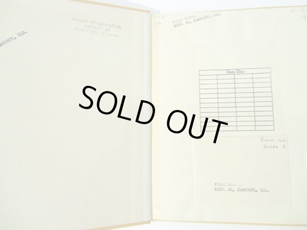 図書館の貸出カードポケットがあります。