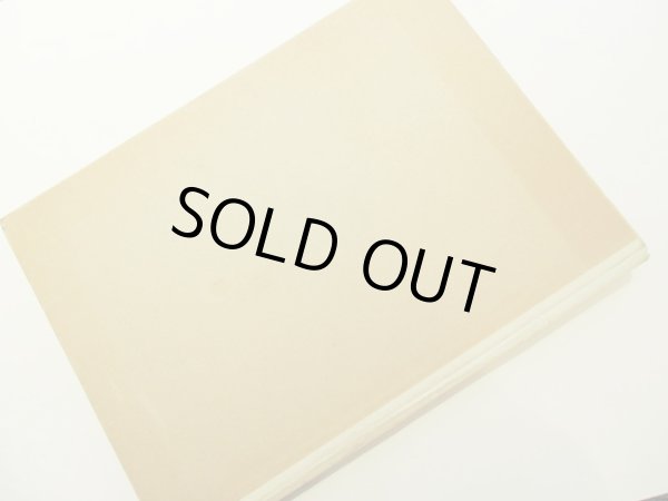 表紙裏面の色褪せがあります。