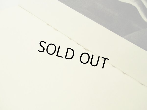 綴じの緩みがあります。