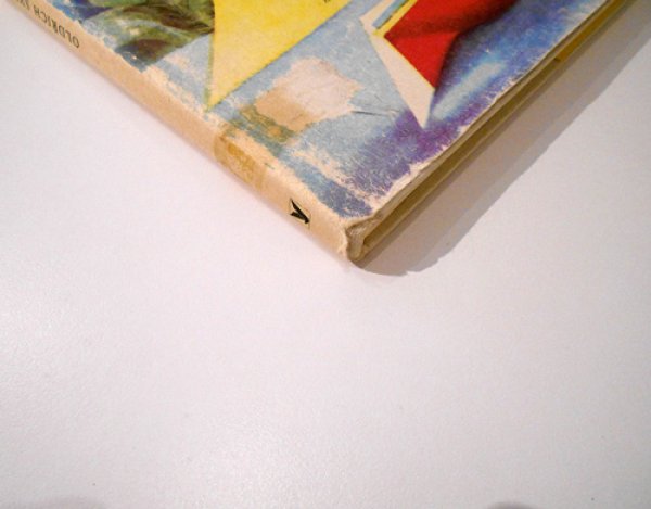 ダストカバーの傷みがあります。