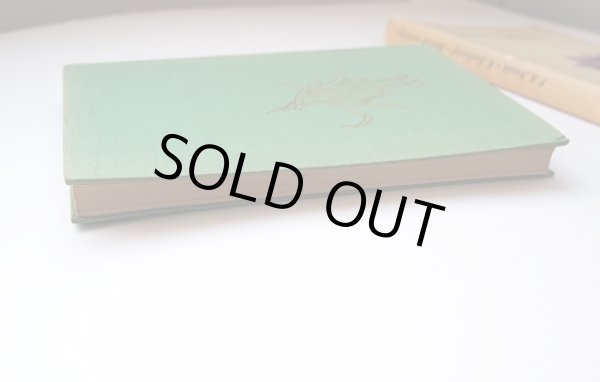 経年により表紙の反りがあります。