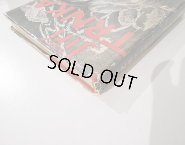 ダストカバーに破れがあります。