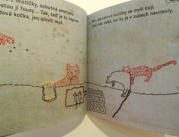 画像2: エヴァ・ヴォルフォヴァー Eva Volfova:絵 Tereza Horvathova:著 / Koicka z kavove peny(コーヒーの泡から生まれたこねこ)<チェコ絵本> (2)