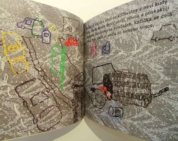 画像4: エヴァ・ヴォルフォヴァー Eva Volfova:絵 Tereza Horvathova:著 / Koicka z kavove peny(コーヒーの泡から生まれたこねこ)<チェコ絵本> (4)