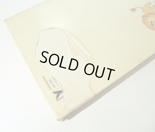 表紙の裏上部が剥がれています。