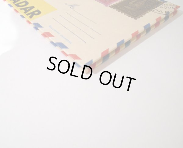 海外輸送により角にスレ傷があります。