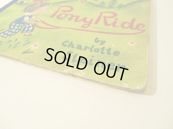 表紙の角と縁に傷みがあります。