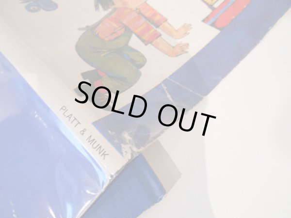 ダストカバーの破れがあります。