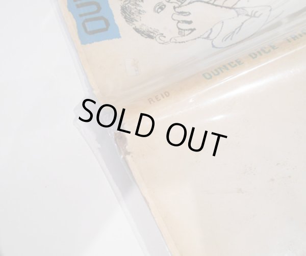 ダストカバーの色ヤケや傷みがあります。