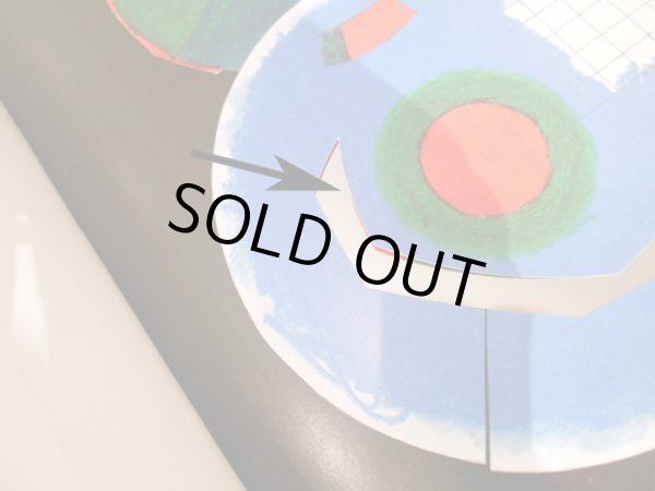 折りじわが僅かにあります。