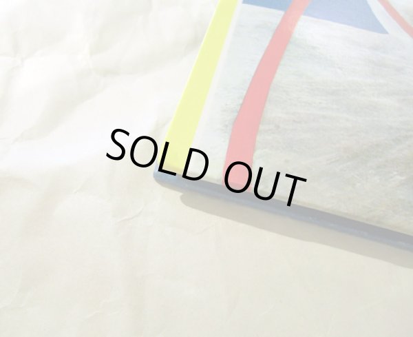 角の傷みが僅かにあります。