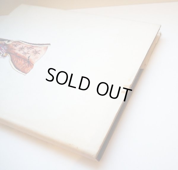 ダストカバーにシミがあります。