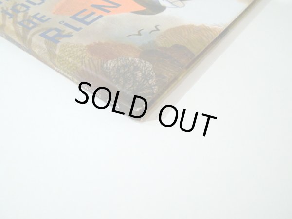 海外輸送により角のスレ傷が僅かにあります。