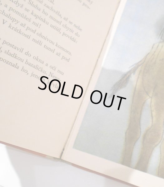 経年による綴じの緩みがあります。