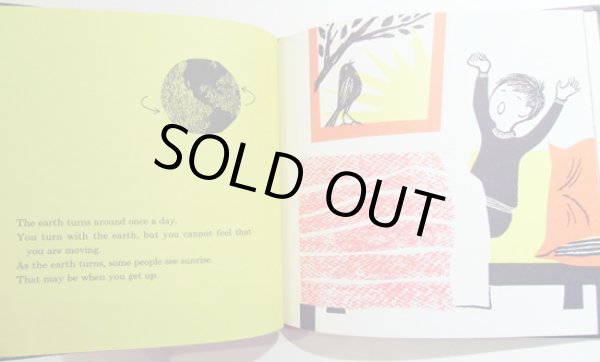 画像2: ヘレン・ボートン Helen Broten:絵 Franklyn M. Branley:著 / what makes day and night (2)